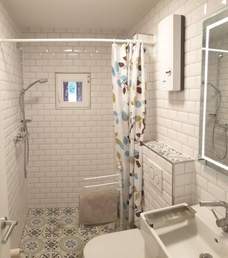 Moderne Wohnung Mit Studio In Bauernhausscheune Am See Biersdorf Exteriör bild