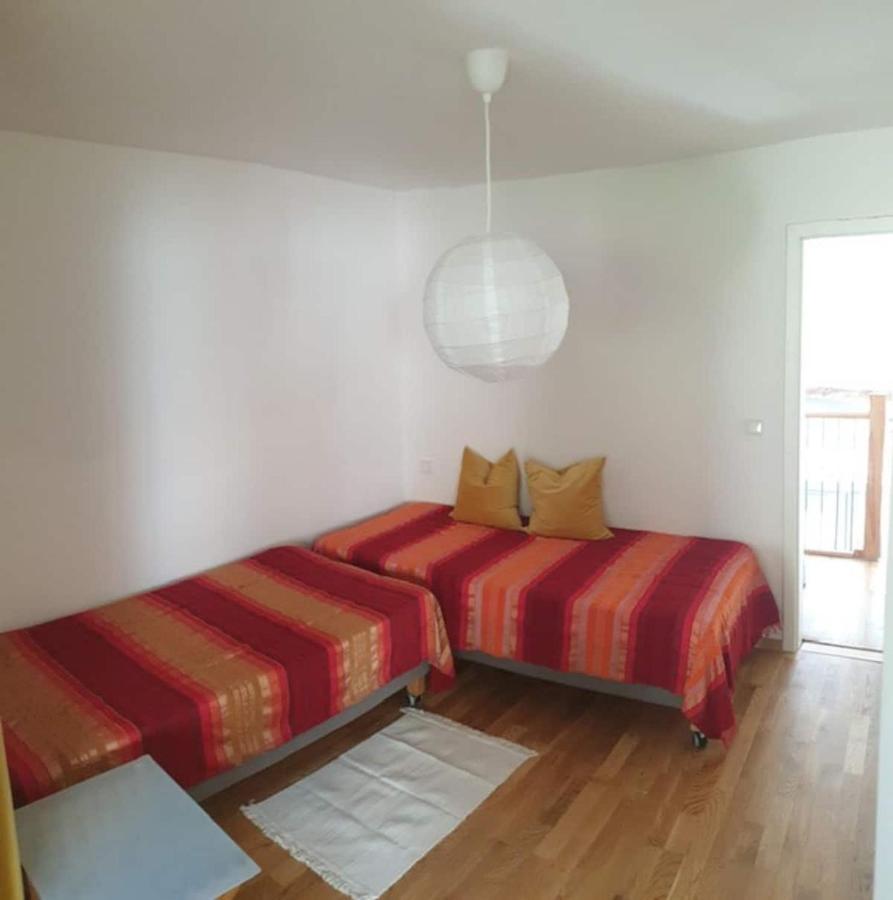 Moderne Wohnung Mit Studio In Bauernhausscheune Am See Biersdorf Exteriör bild
